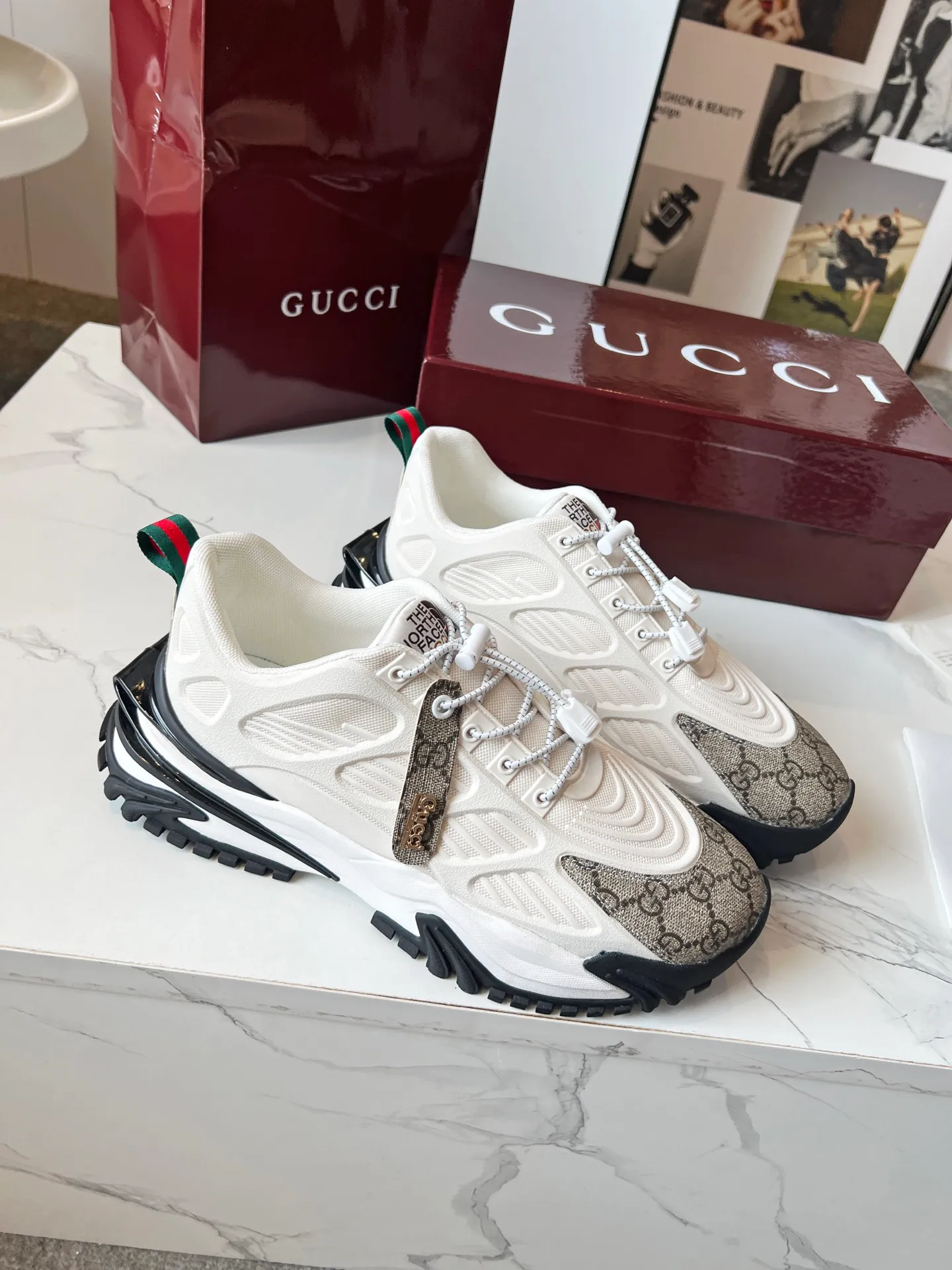 Factory direct sales p560🐘🐘women's shoes women's clothing ❤️‍🔥❤️‍🔥❤️‍🔥Gucci series 2.0 sports shoes are made with heavy investment❤️‍🔥❤️‍🔥❤️‍🔥Renewed interpretation of the brand's iconic striped webbing elements😍😍When retro genes collide with futuristic design🎊🎊This new pair of Gucci shoes directly reaches the trend threshold💥 ✔️Caron color contrast + classic stripes, GG reflective piping, visual impact, and comes with high-light filter when out on the street ✔️Multi-layer structure of different materials, mesh breathability, leather shaping, outsole EVA foam and TPU combination😍😍😍Fashion and practicality online ✔️Details of double G midsole + iconic double G lock shoelaces, retro DNA is crazy and restless, and every step is based on the trendy aesthetic❤️��️❤️❤️ Matching code: male 39-44